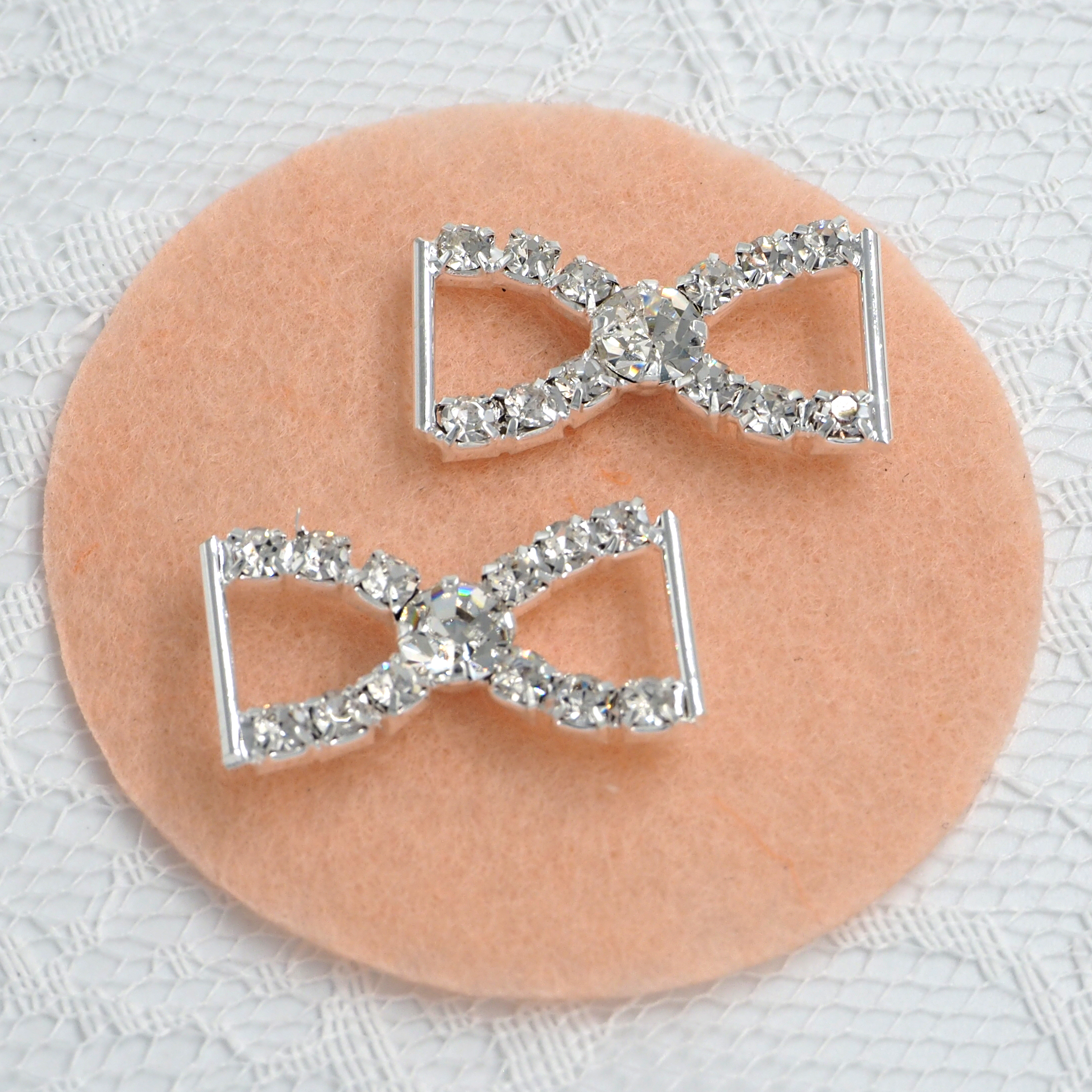 リボンキュービック装飾<br>24㎜x12㎜・silver<br>2/10EA